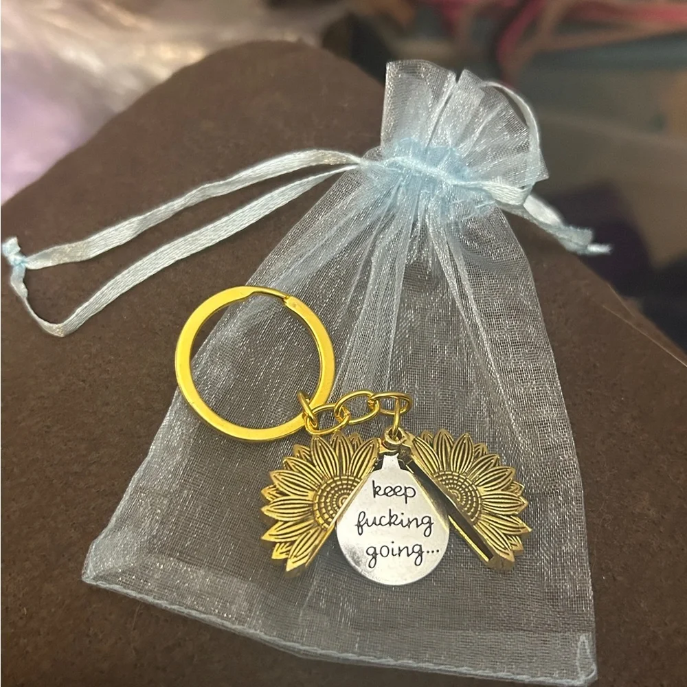 Keychain DAISY PURSE CHARM - NEW! ENCOURAGEMENT INSPIRATIONAL!!  🌼